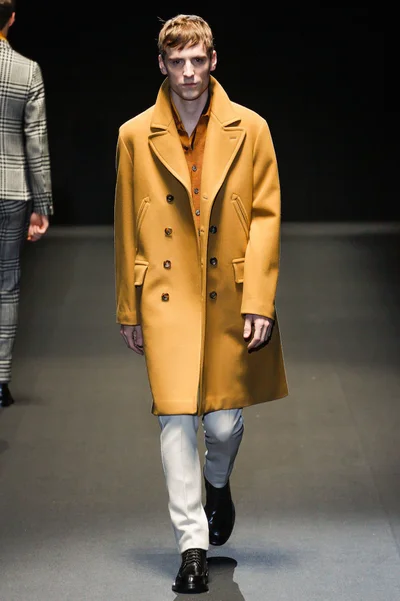 Look 10